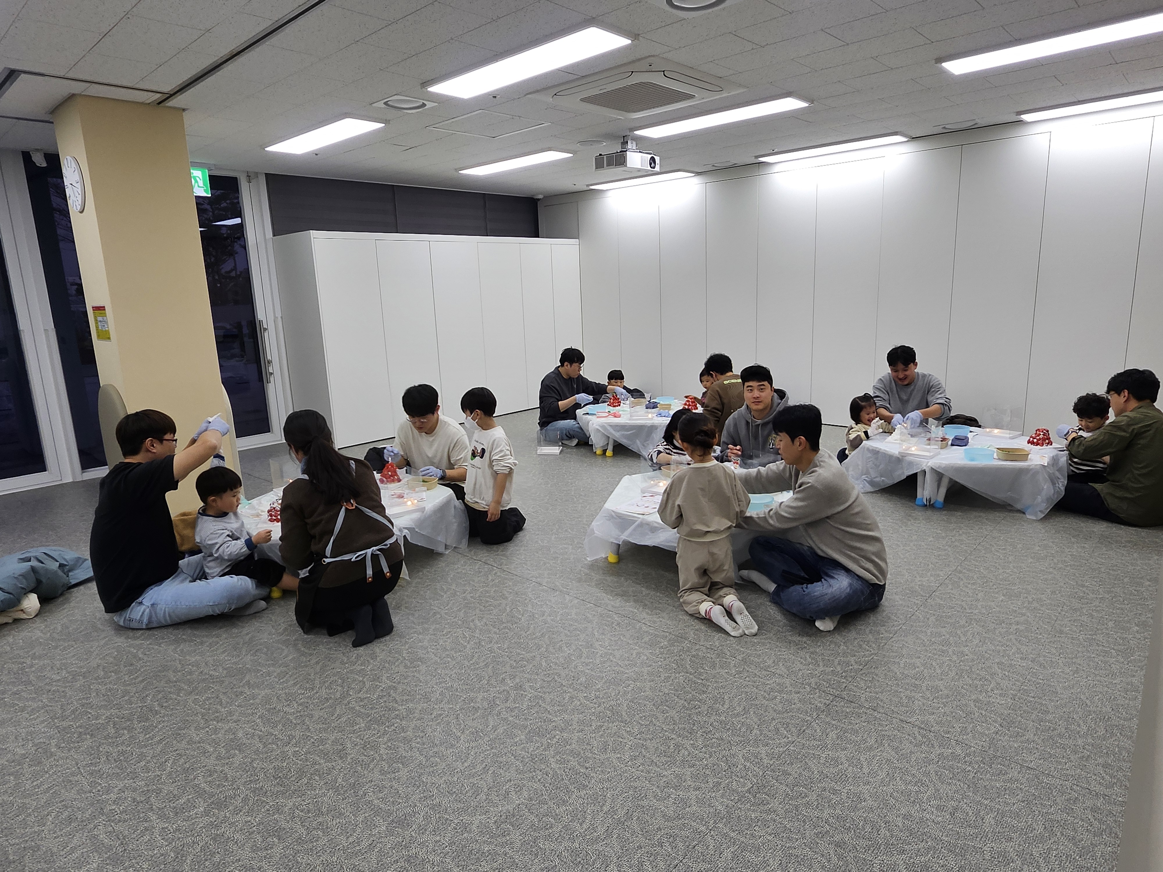 아빠와 함께 케이크 만들기 첨부 이미지